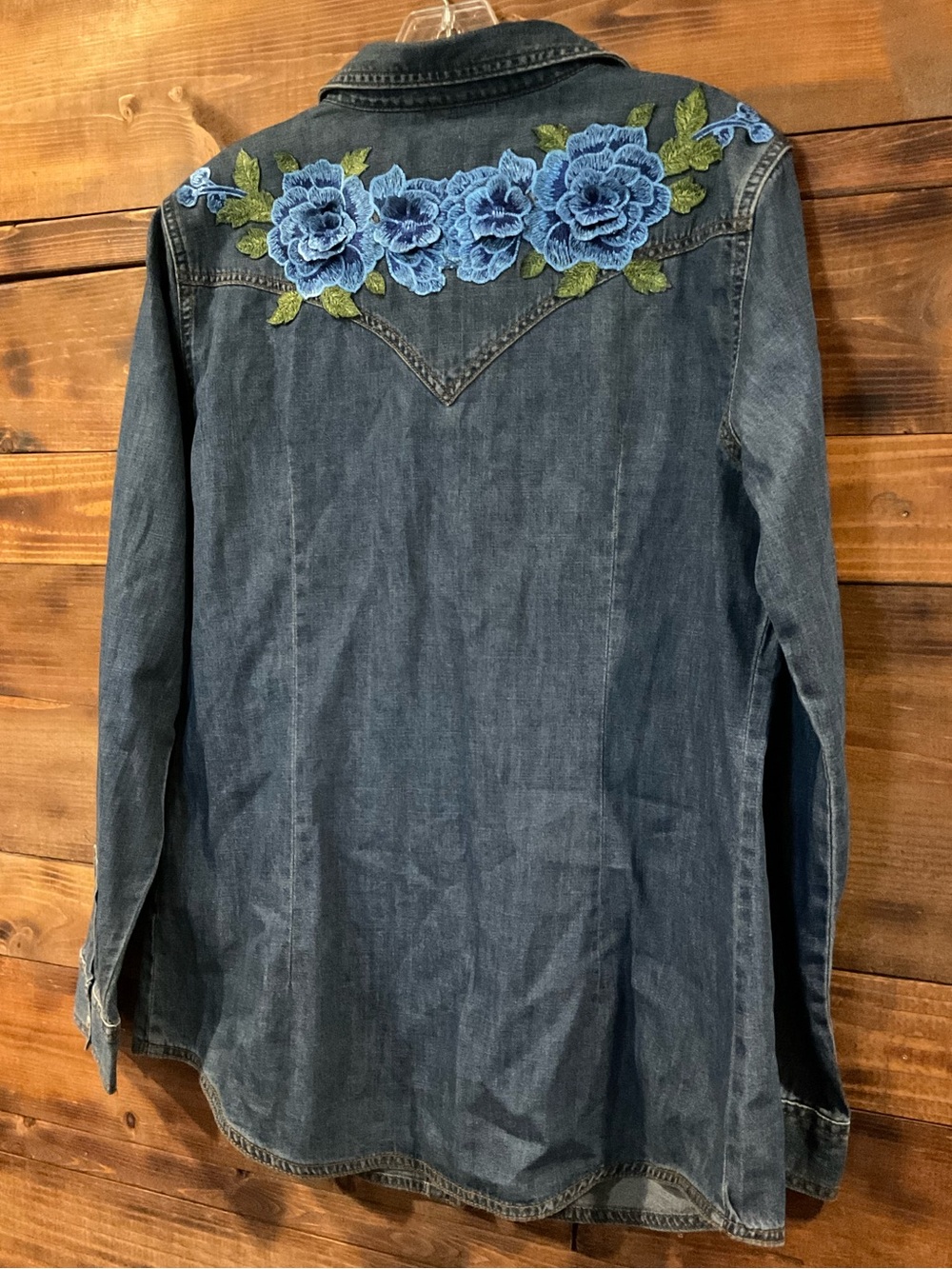 Cowboy Wrangler RETRO Denim Snap Button Shirt Embroidered Blue Roses Women's L - Picture 5 of 9